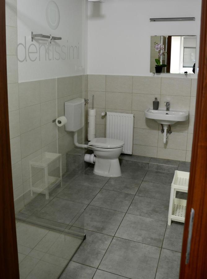 Dentissimi Vendegszobak Mosonmagyaróvár Exterior foto
